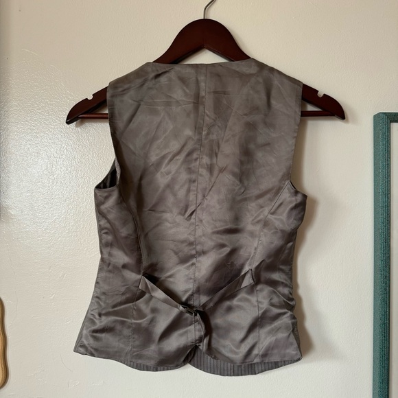 Sisley grey cinched round collar button-up pinstriped vest - Picture 3 of 7